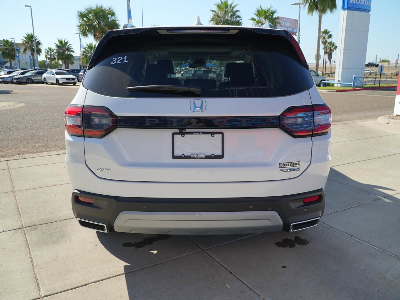 New 2025 Honda Pilot Touring image 6