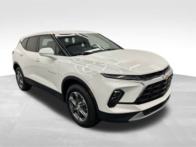 Used 2024 Chevrolet Blazer LT image 2