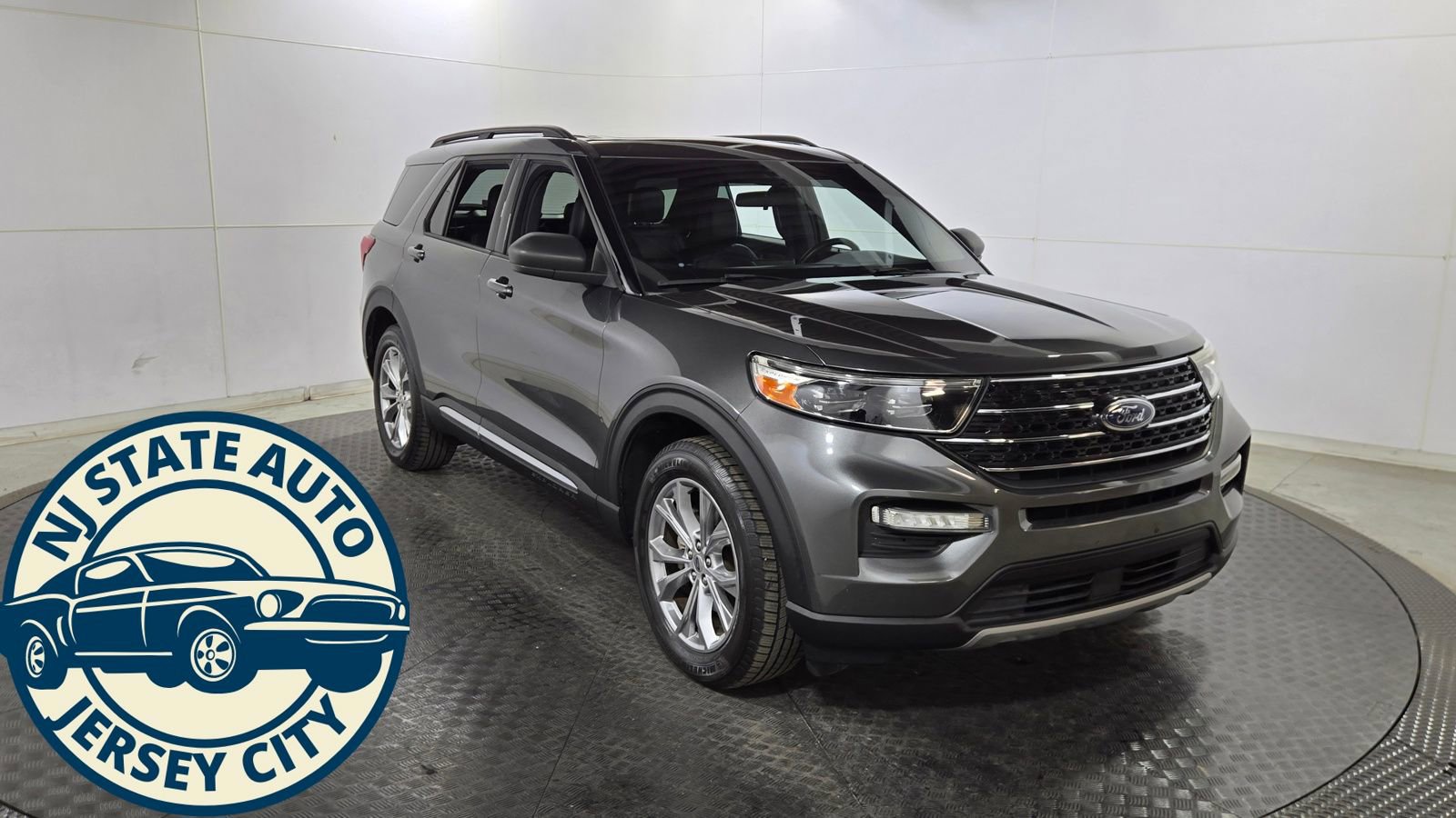 Used 2020 Ford Explorer XLT w/ Equipment Group 202A image 2