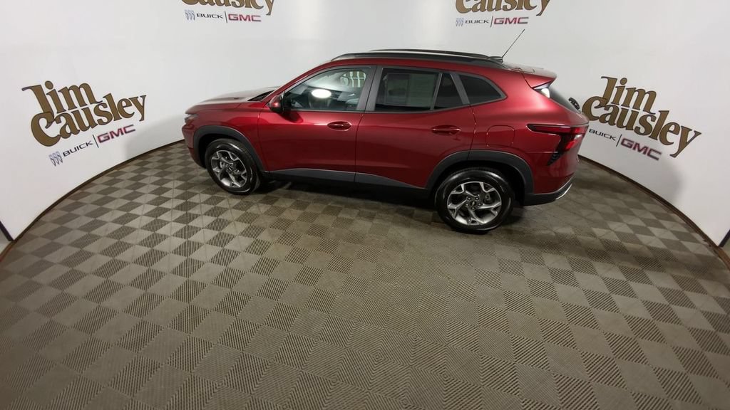 Certified 2025 Chevrolet Trax LT w/ Driver Confidence Package FWD image 5