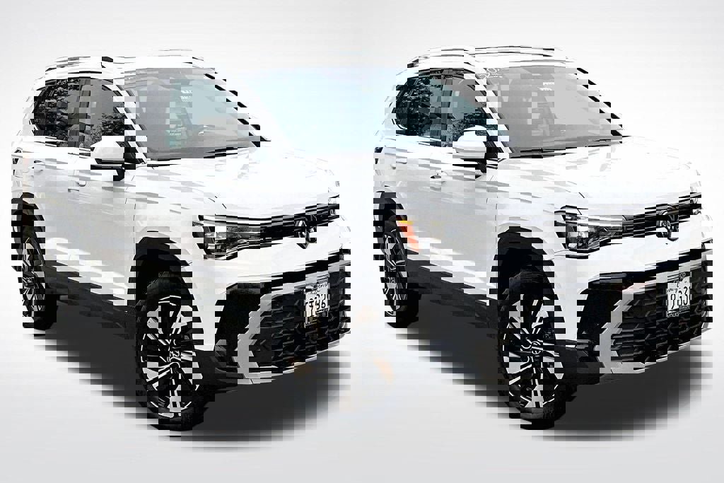 Certified 2025 Volkswagen Taos SE w/ Panoramic Sunroof Package image 12