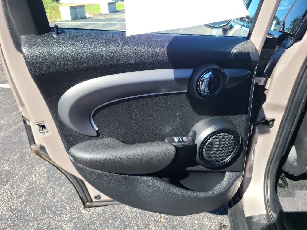 Used 2024 MINI Cooper S w/ Signature Upholstery Package FWD image 17
