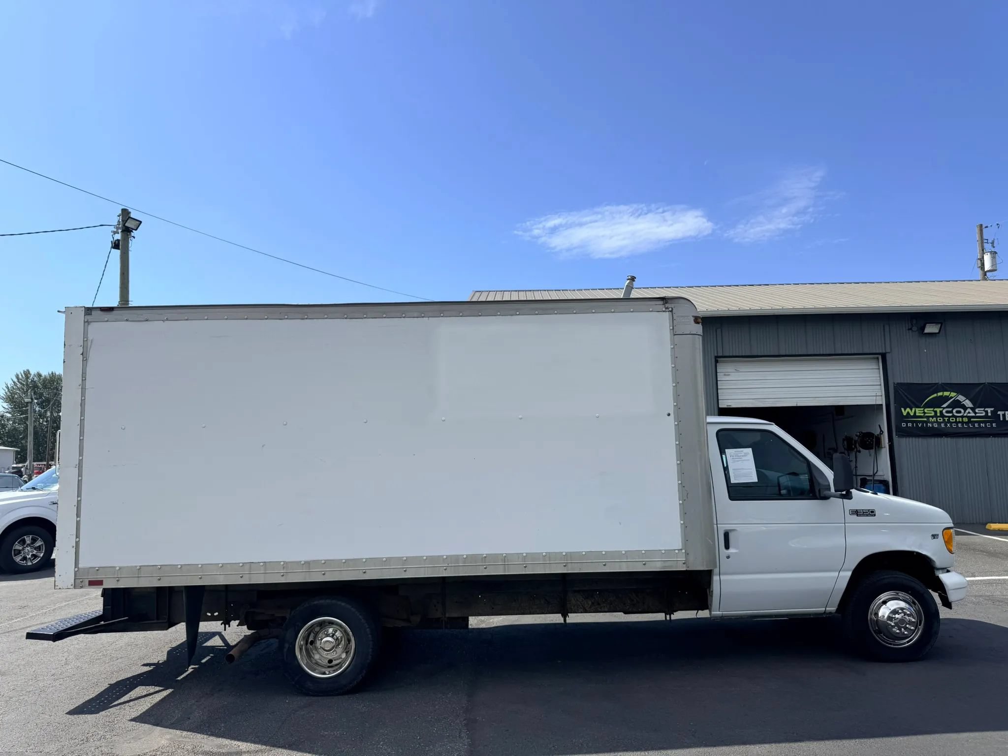 Used 2002 Ford E-350 and Econoline 350 Super Duty RWD image 10