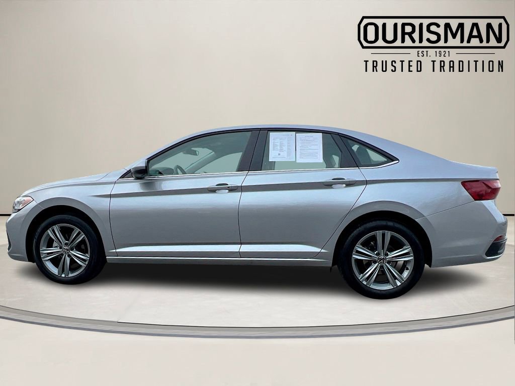 Certified 2024 Volkswagen Jetta SE image 3