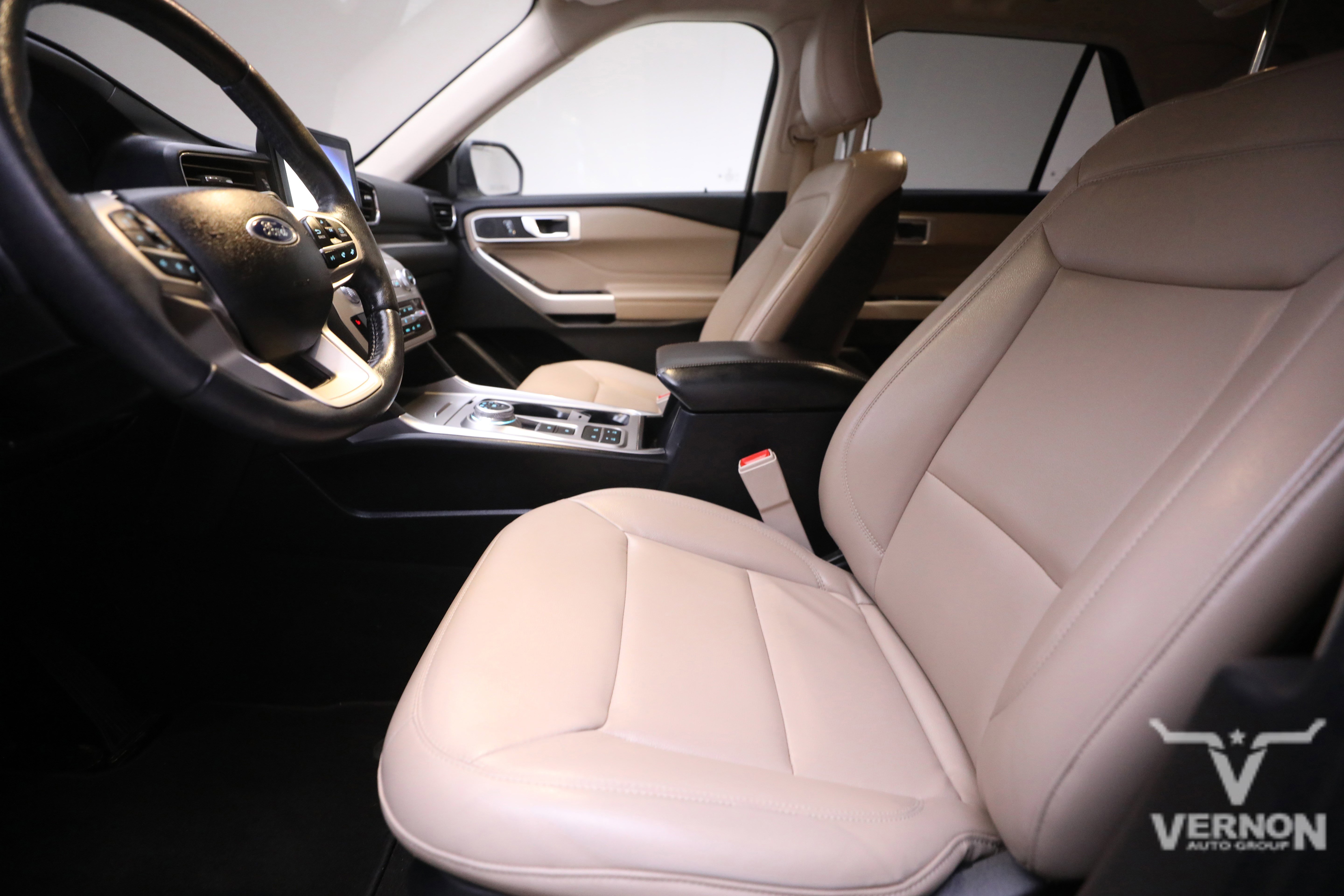 Used 2020 Ford Explorer XLT w/ Equipment Group 202A image 10