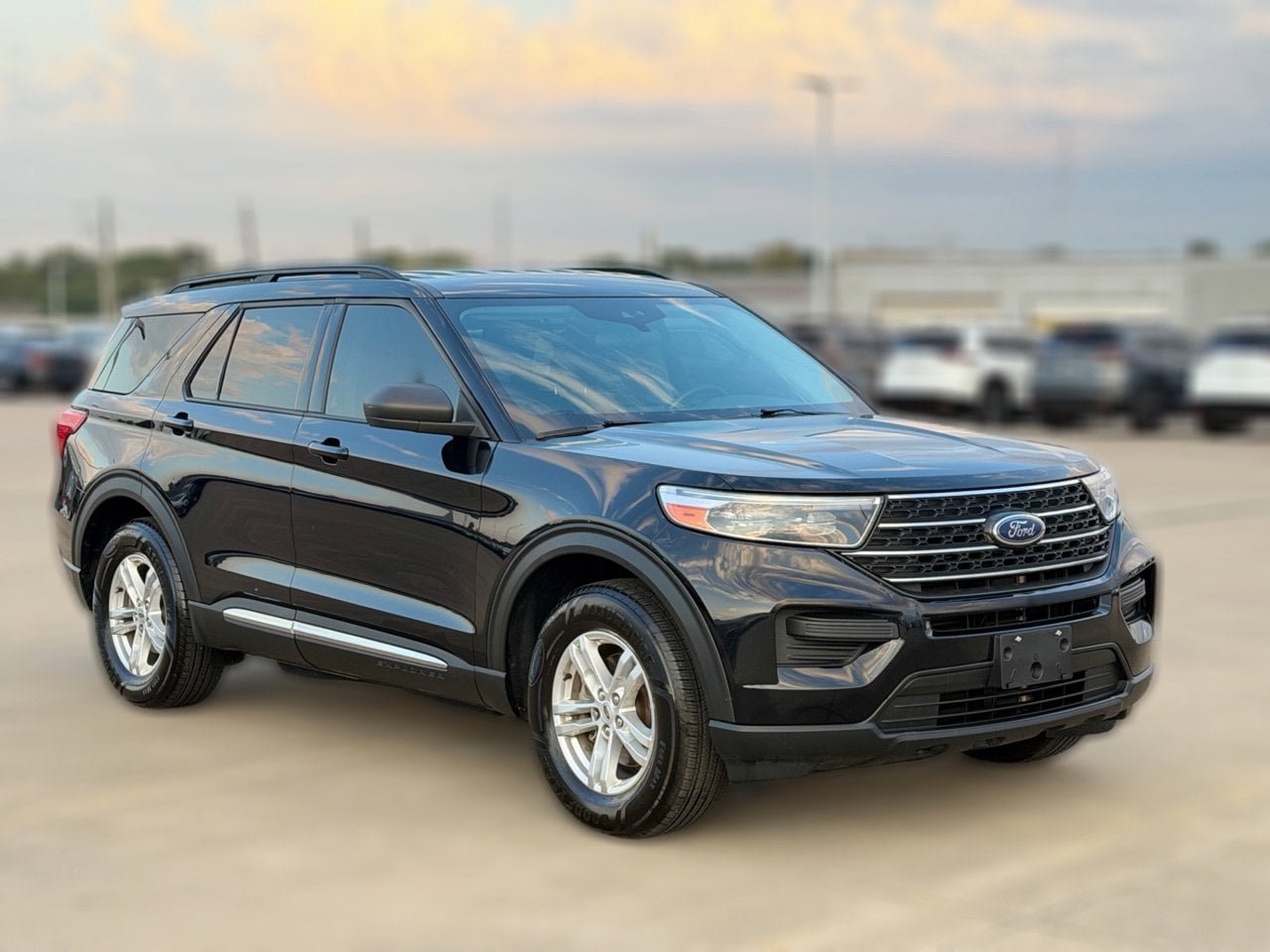 Used 2022 Ford Explorer XLT RWD image 4