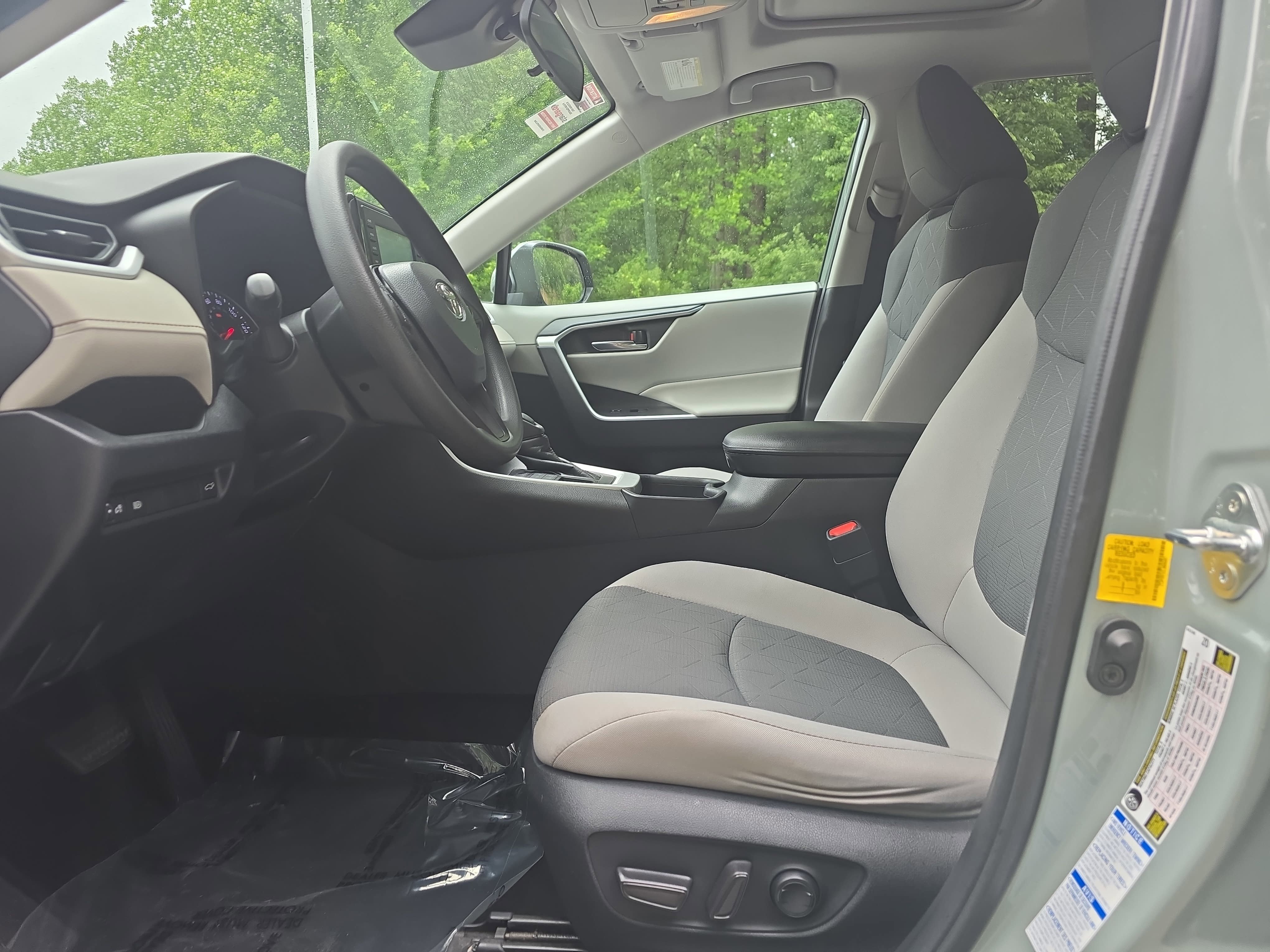 Used 2020 Toyota RAV4 XLE w/ Convenience Package AWD/4WD image 14