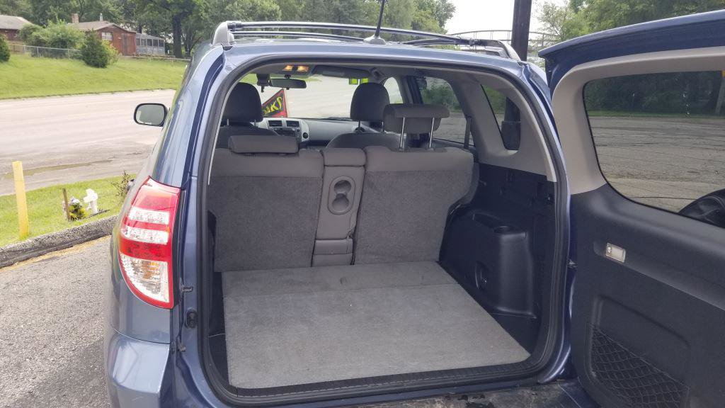 Used 2011 Toyota RAV4 4WD image 4