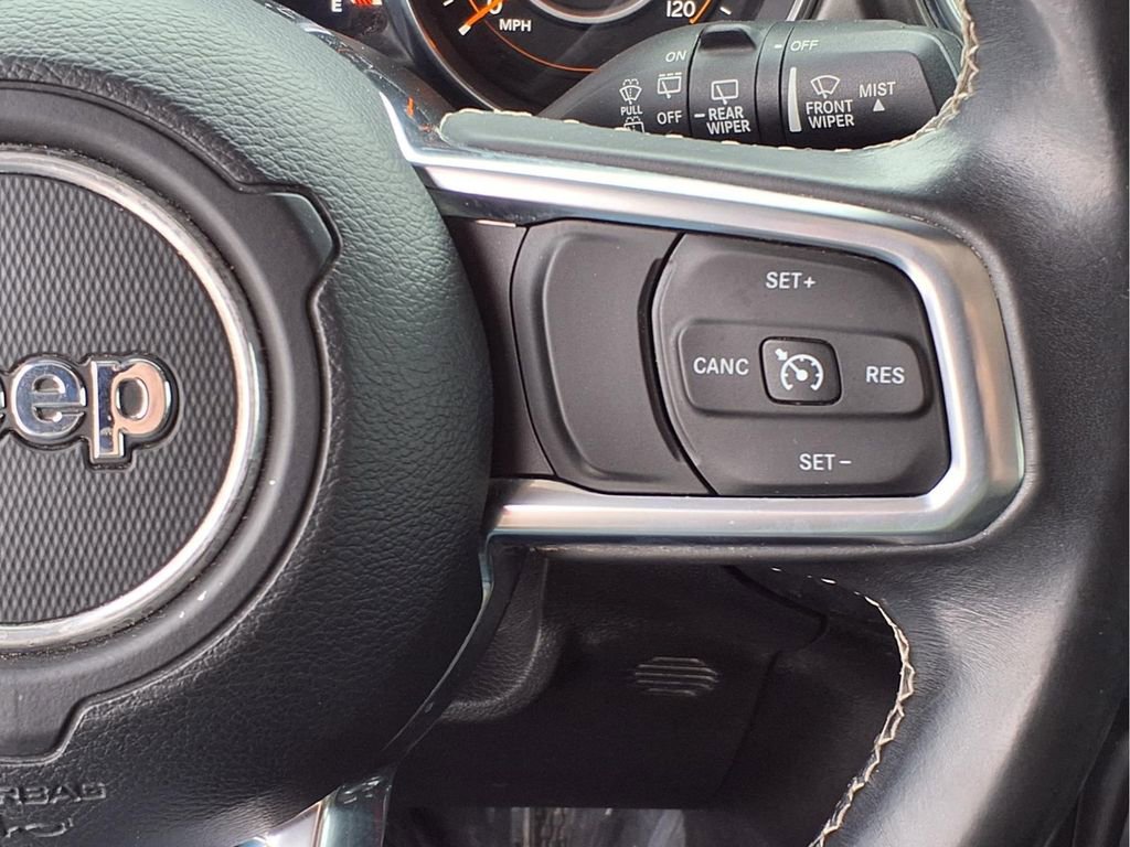 Used 2018 Jeep Wrangler Unlimited Sahara AWD/4WD image 12