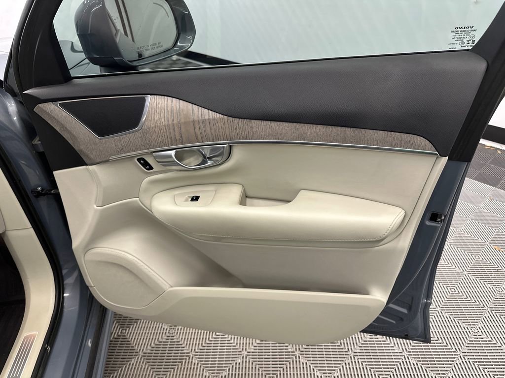 Used 2023 Volvo XC90 B5 Plus image 16