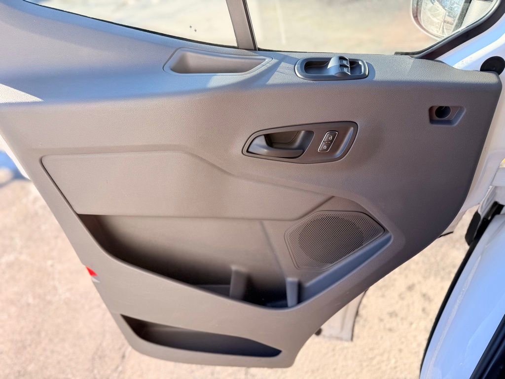 Used 2022 Ford E-Transit 148 High Roof Extended image 21