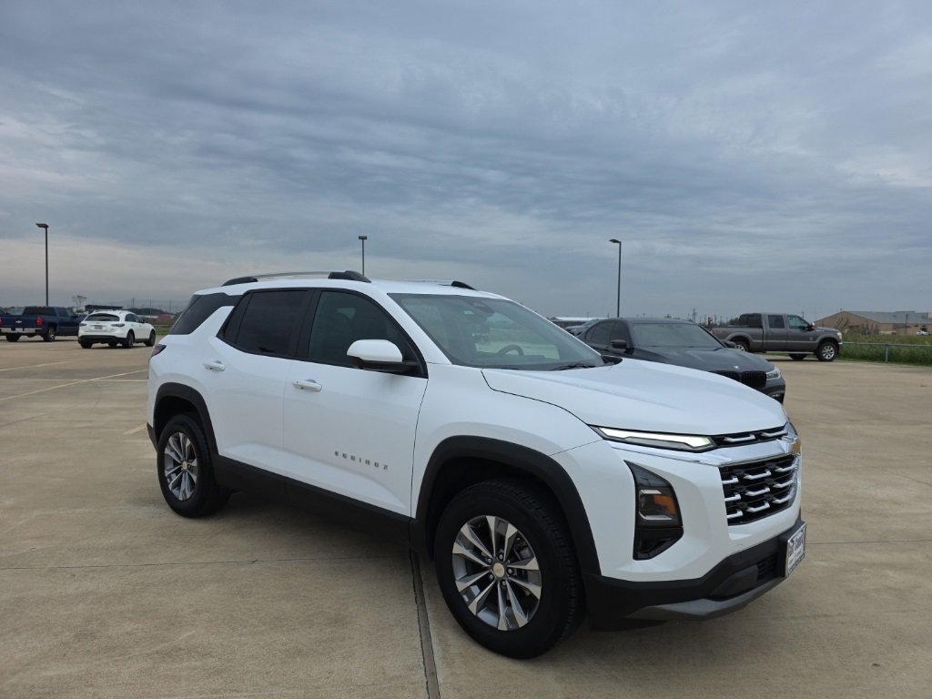 Used 2025 Chevrolet Equinox LT w/ Convenience Package II image 3