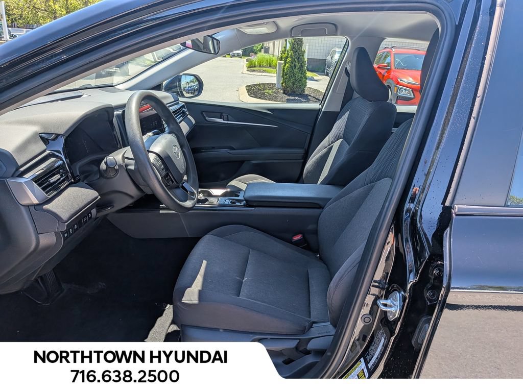 Used 2025 Toyota Camry LE AWD/4WD image 9