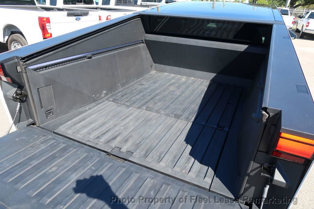 Used 2024 Tesla Cybertruck AWD Crew Cab image 22