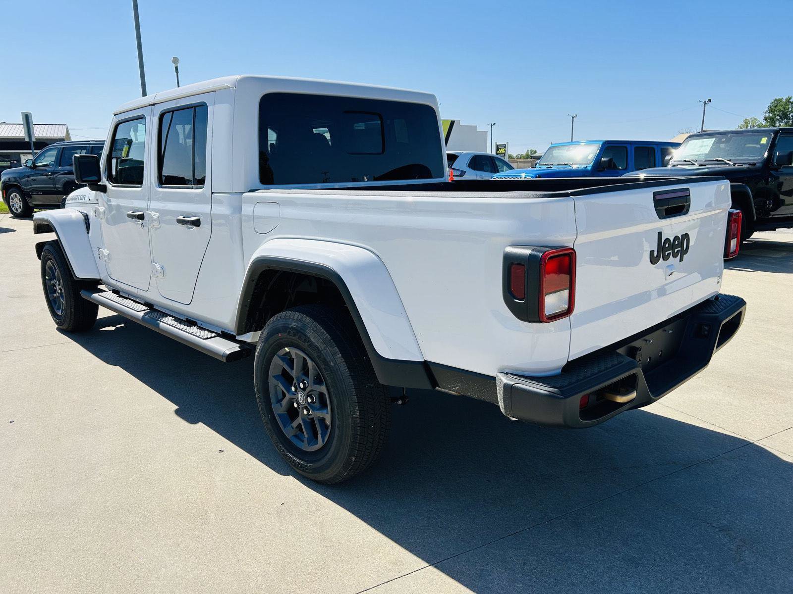 New 2026 Jeep Gladiator Overland AWD/4WD image 35