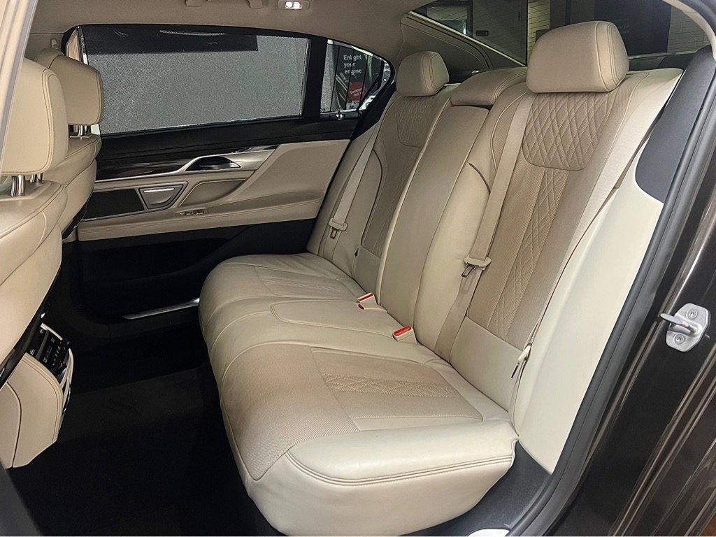 Used 2016 BMW 740i RWD image 29