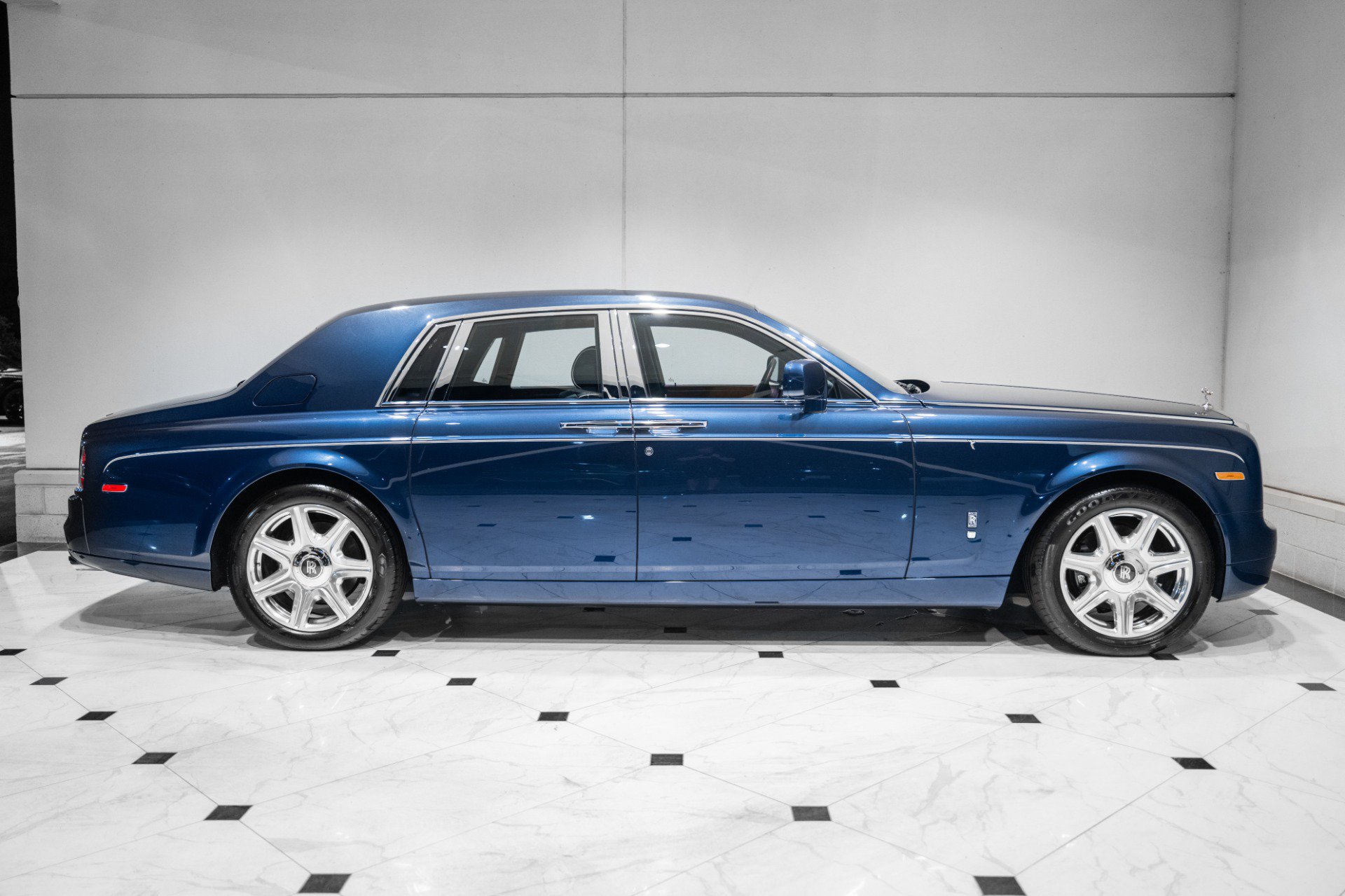 Used 2011 Rolls-Royce Phantom Sedan RWD image 6
