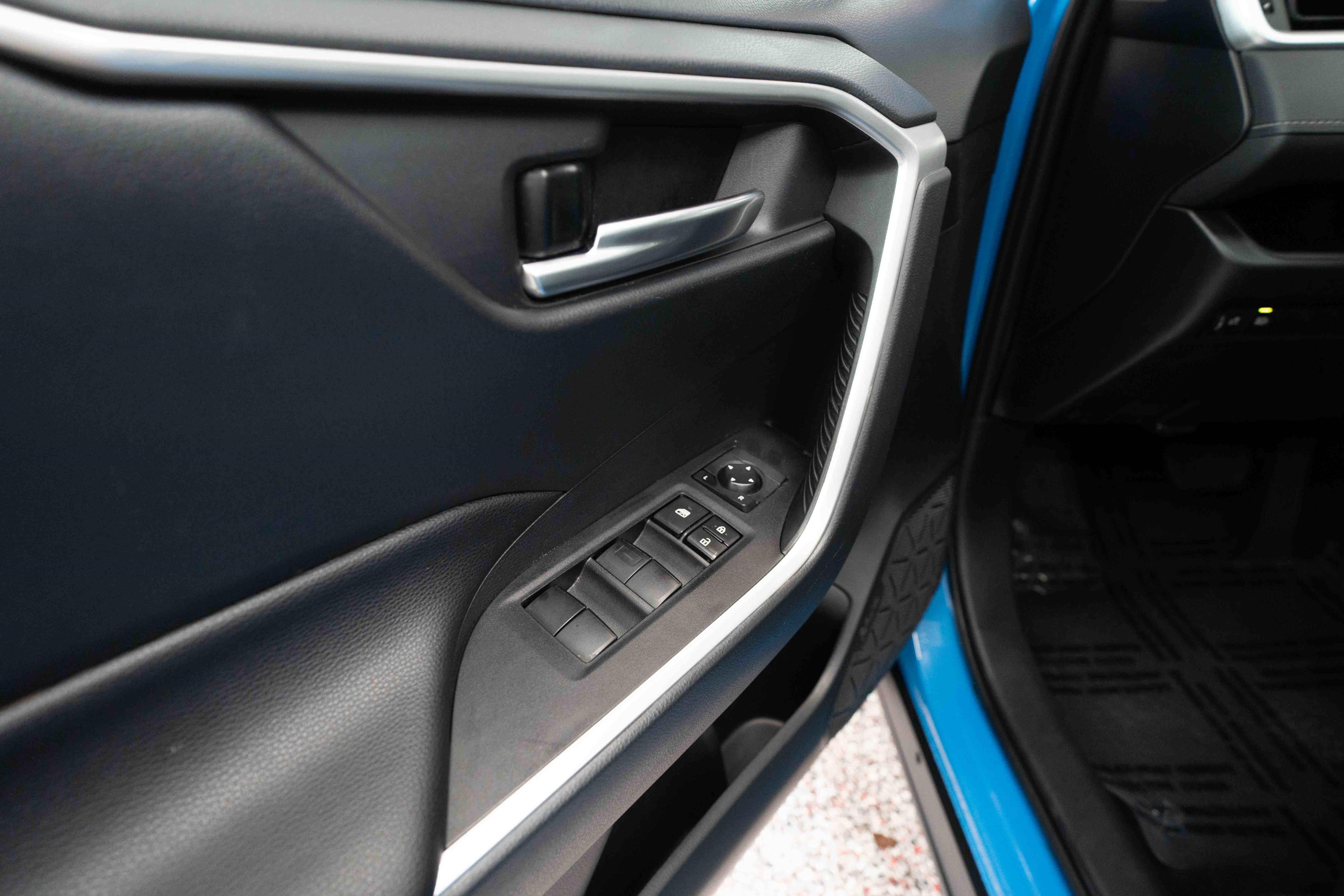Used 2019 Toyota RAV4 XLE FWD image 7