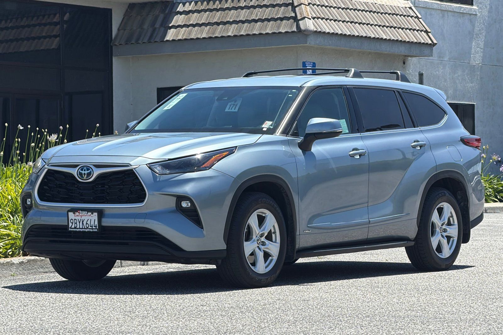 Used 2022 Toyota Highlander LE AWD/4WD image 10