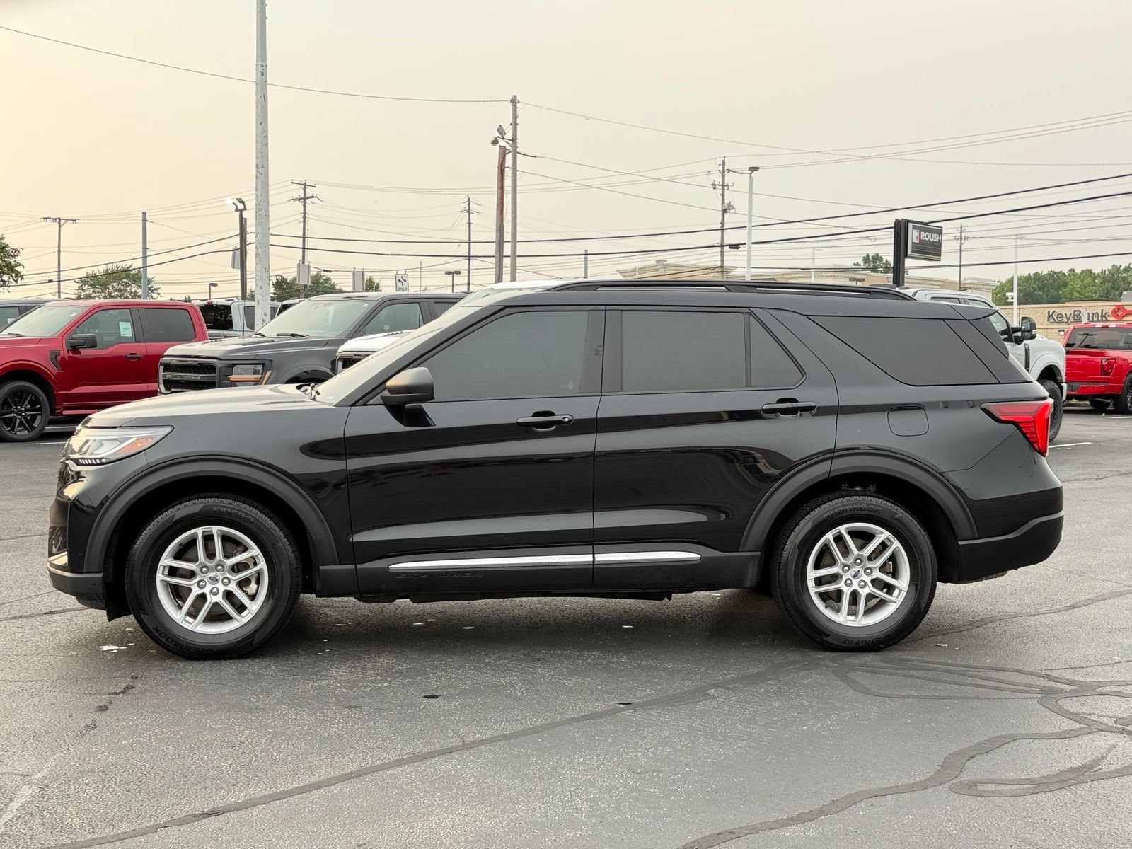 Used 2025 Ford Explorer Active AWD/4WD image 7