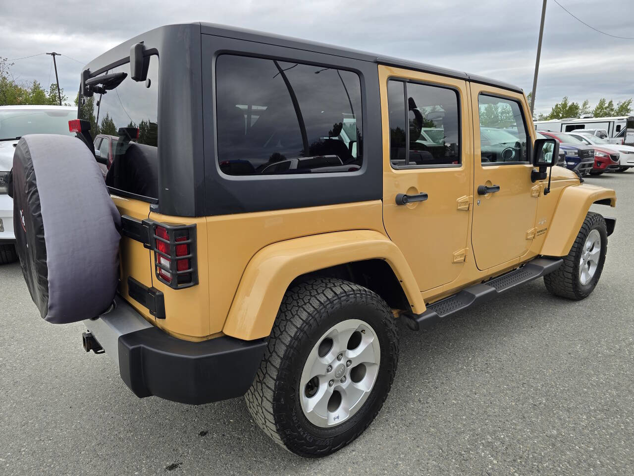 Used 2013 Jeep Wrangler Unlimited Sahara w/ Connectivity Group image 14