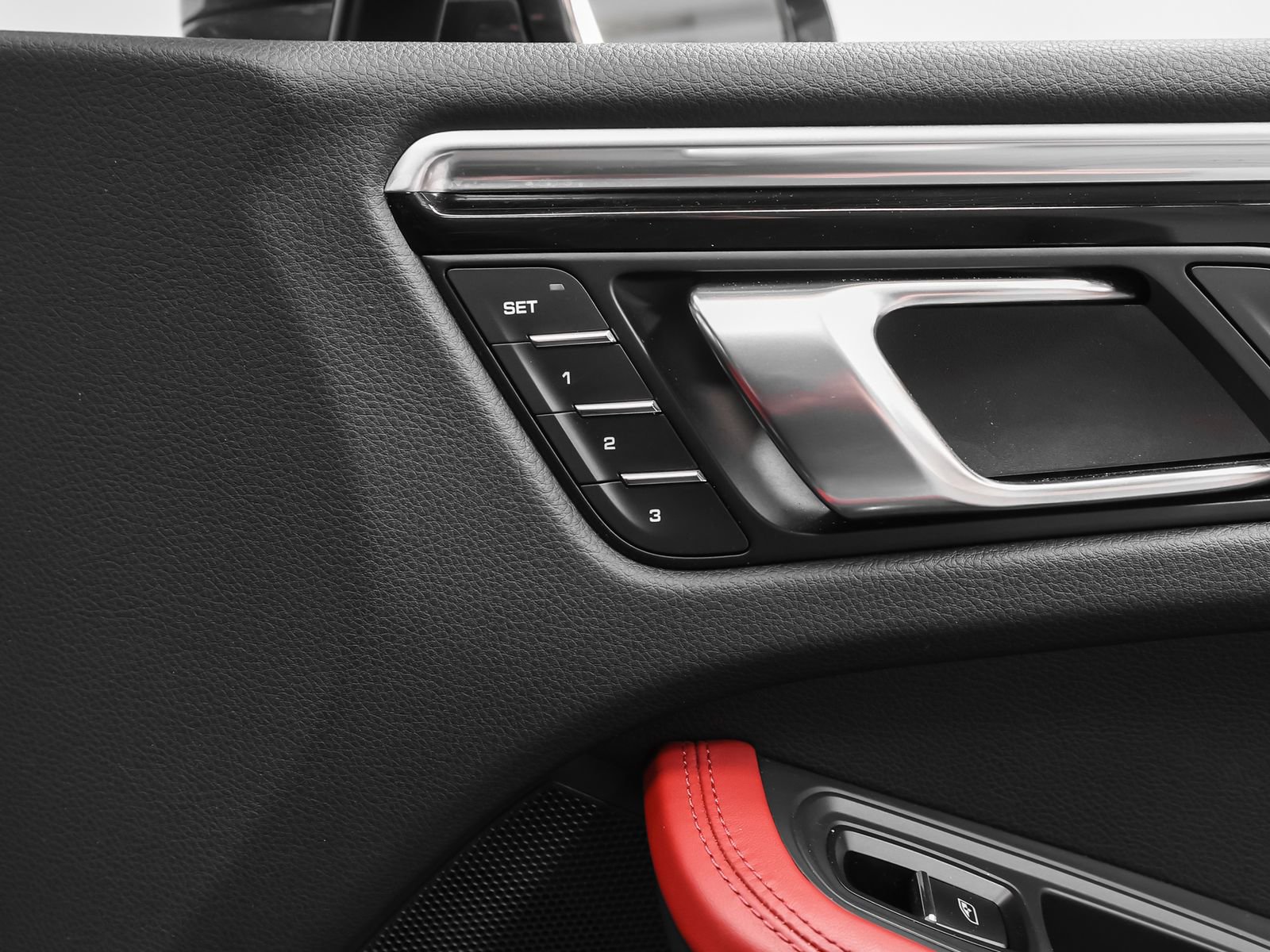 Certified 2023 Porsche Macan AWD/4WD image 19