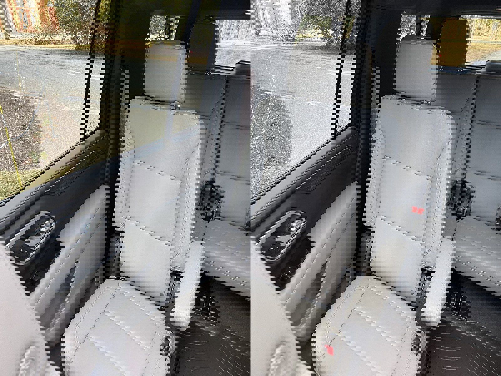 Used 2023 Chevrolet Suburban Z71 w/ Luxury Package image 17