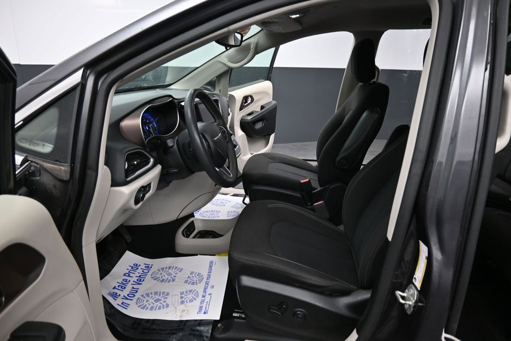 Used 2023 Chrysler Voyager LX FWD image 29