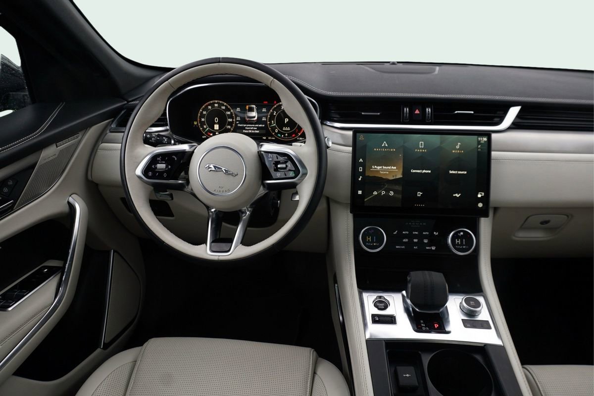 Used 2025 Jaguar F-PACE R-Dynamic S image 22