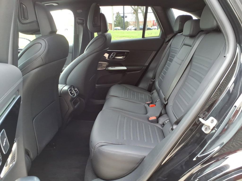 Used 2025 Mercedes-Benz GLC 350e 4MATIC image 25