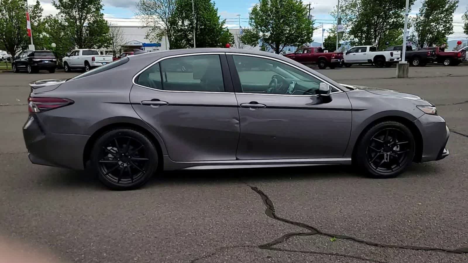 Used 2023 Toyota Camry SE w/ Cold Weather Package FWD image 9