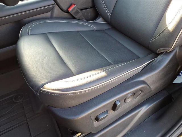 Used 2024 Chevrolet Tahoe Premier w/ Advanced Technology Package AWD/4WD image 19