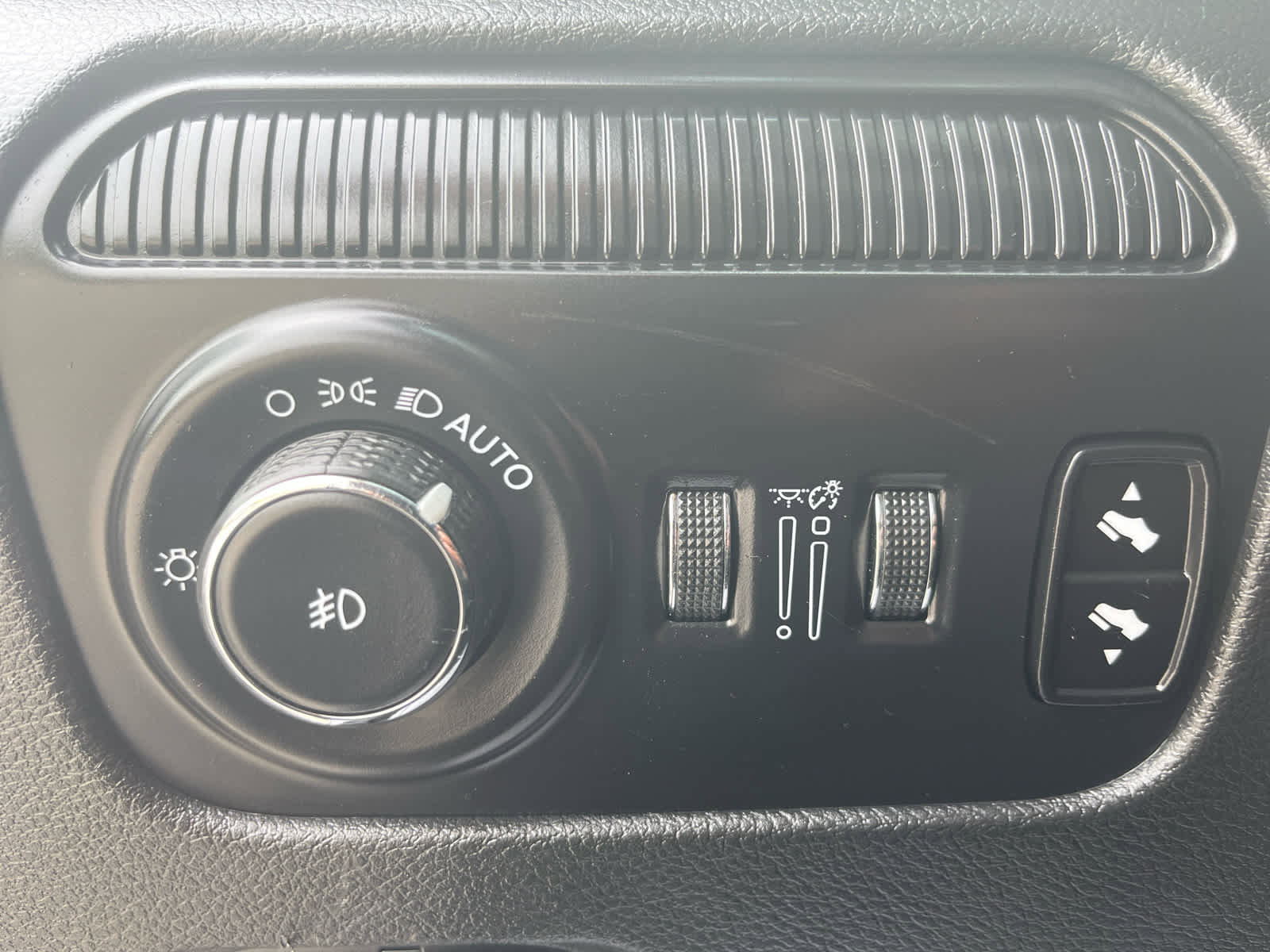 Used 2024 Jeep Wagoneer Series III AWD/4WD image 14
