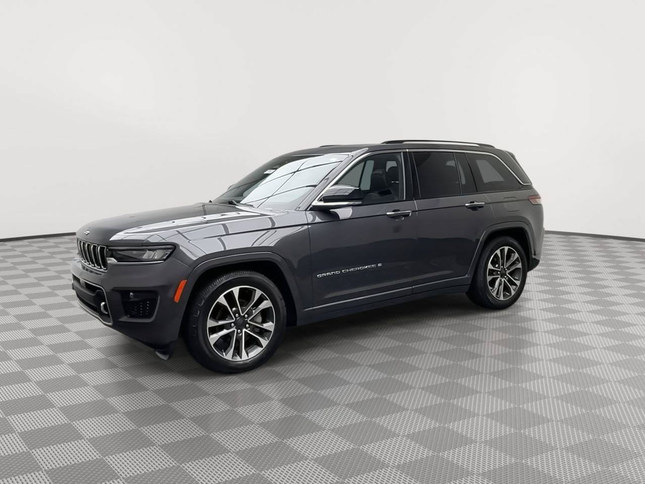 Used 2023 Jeep Grand Cherokee Overland AWD/4WD image 37