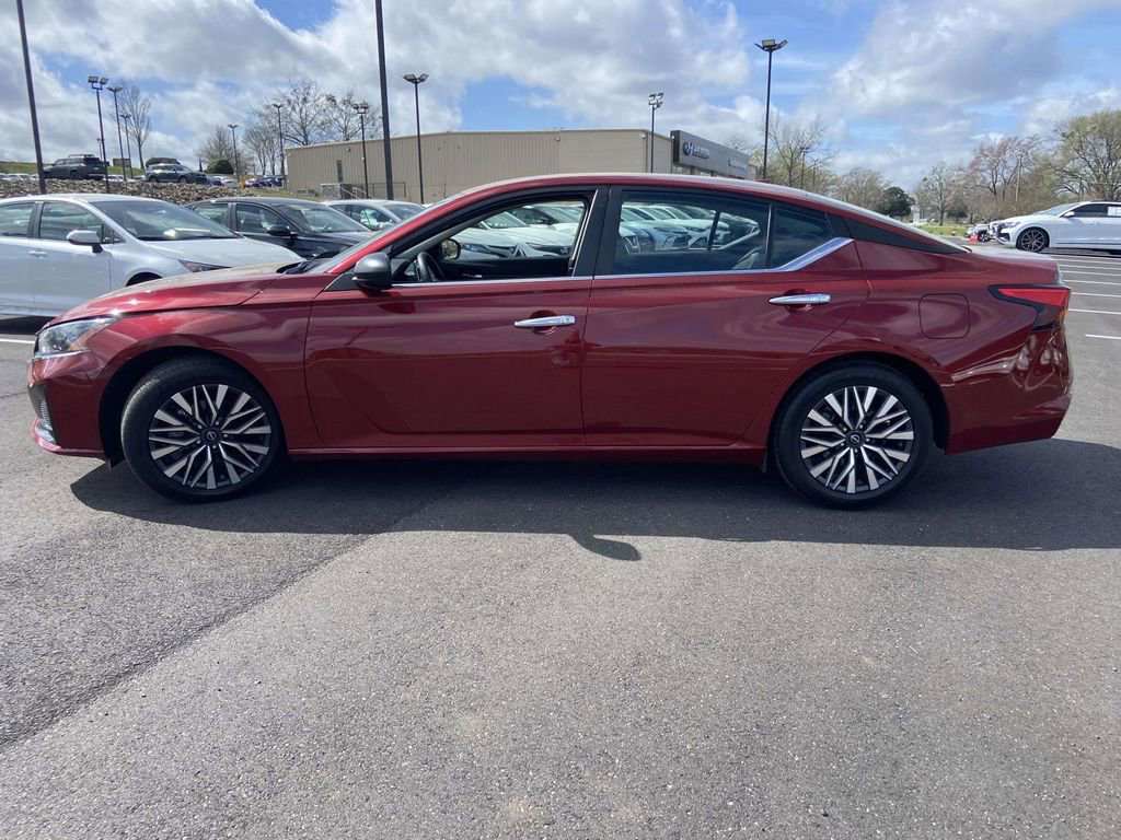 Used 2024 Nissan Altima 2.5 SV FWD image 6