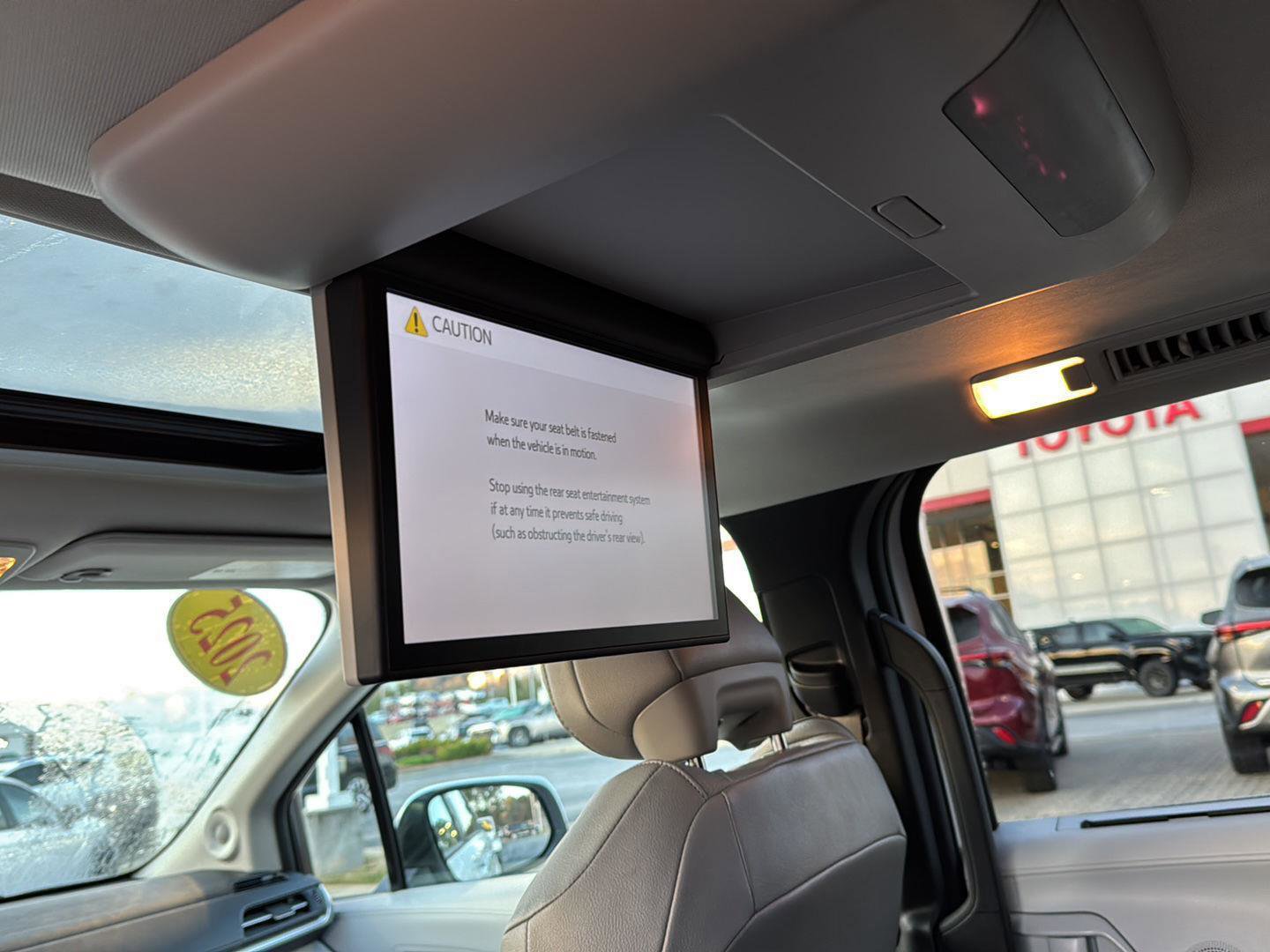 Used 2025 Toyota Sienna XLE w/ XLE Plus Package FWD image 28