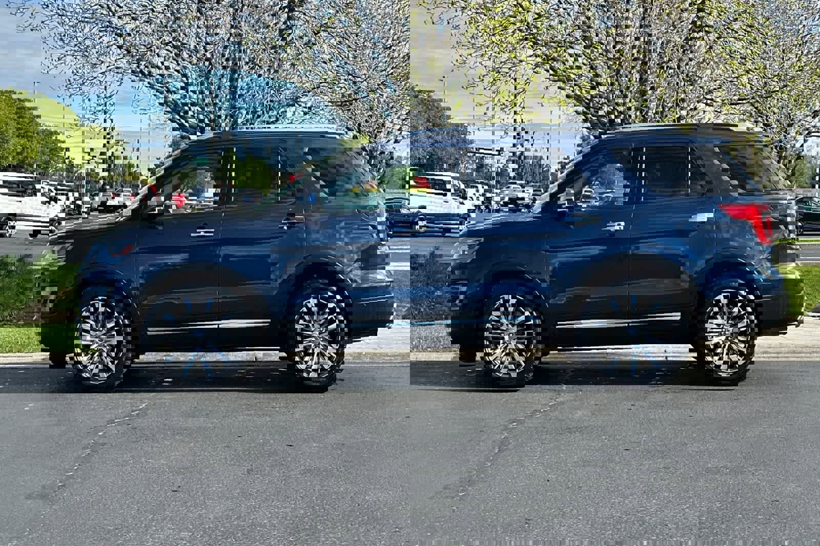 Used 2017 Ford Explorer Platinum image 5