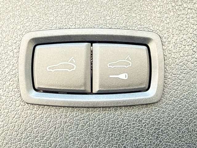 Certified 2025 Porsche Macan AWD/4WD image 13