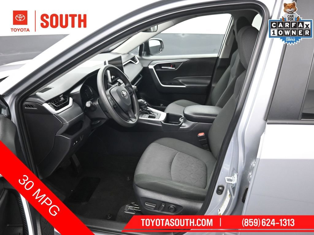Used 2025 Toyota RAV4 XLE image 9