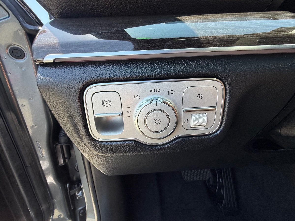 Used 2020 Mercedes-Benz GLE 350 w/ 3rd Row Seat Package image 24