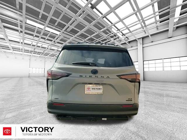 Certified 2024 Toyota Sienna XLE Woodland Edition image 4