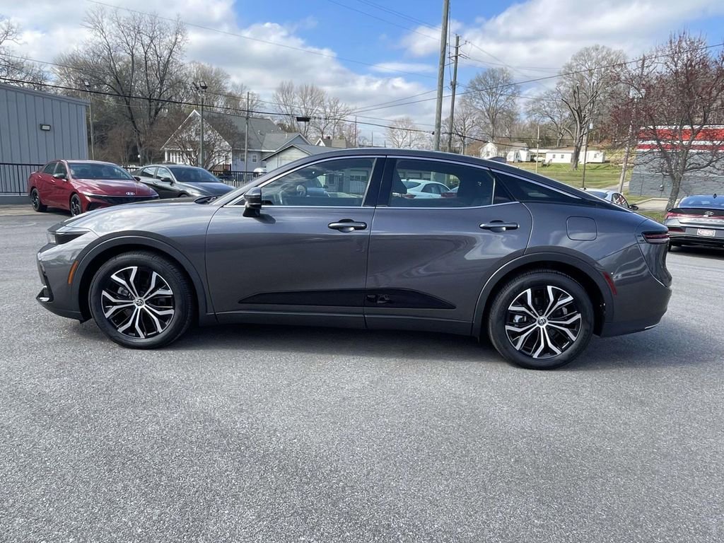 Used 2023 Toyota Crown Limited image 2