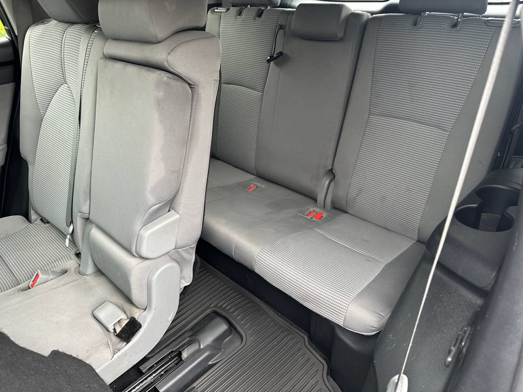 Used 2021 Toyota Highlander LE AWD/4WD image 15