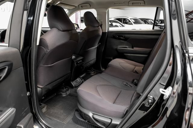 Used 2023 Toyota Highlander LE AWD/4WD image 39