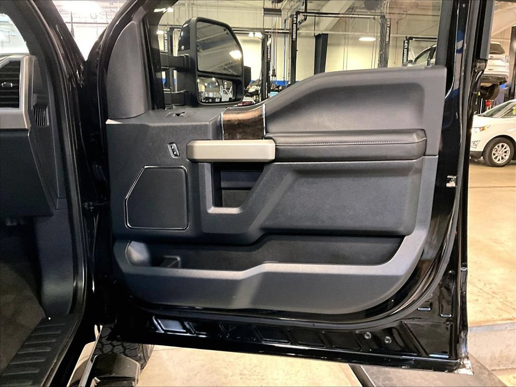 Used 2022 Ford F250 Lariat w/ Lariat Ultimate Package AWD/4WD image 12