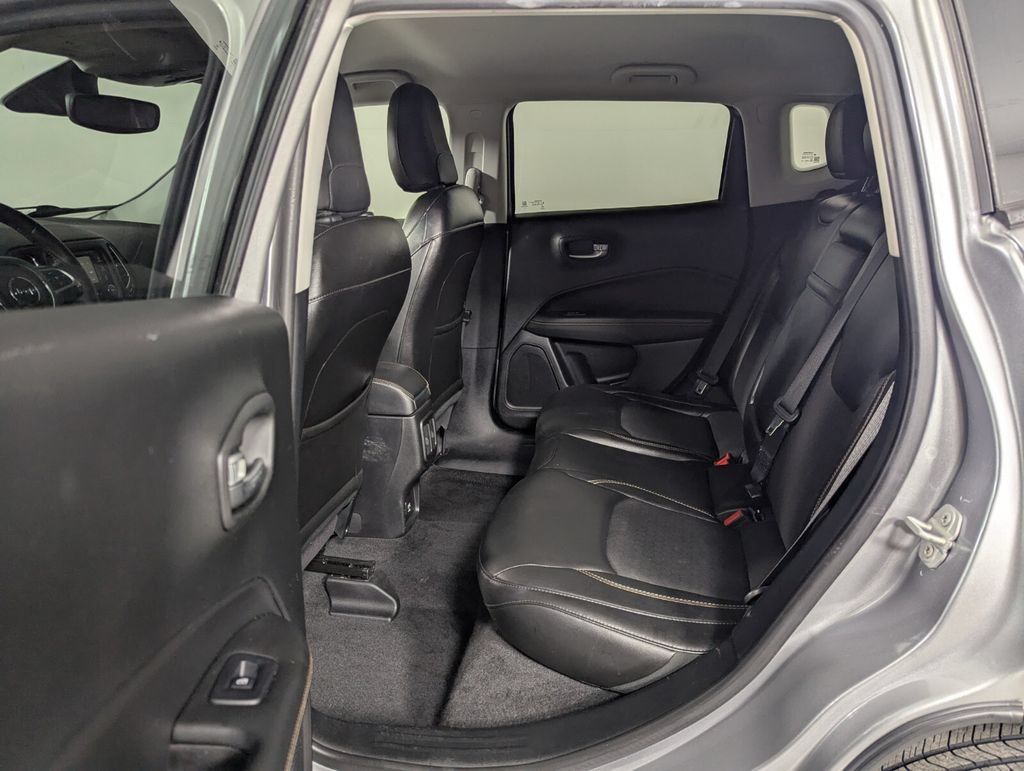 Used 2018 Jeep Compass Latitude w/ Cold Weather Group AWD/4WD image 22