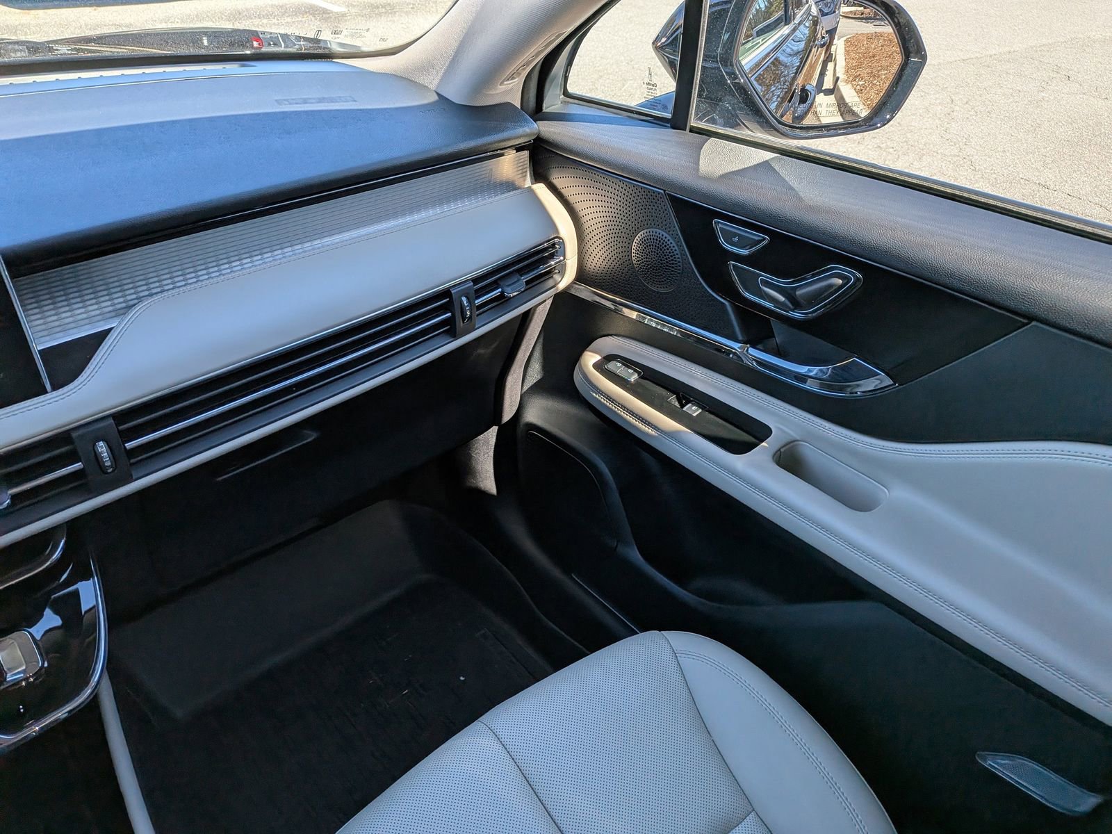 Certified 2025 Lincoln Corsair FWD w/ Equipment Group 101A image 19