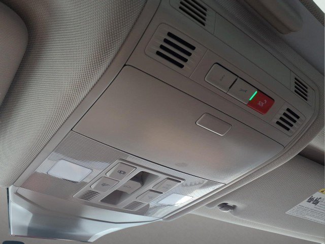 Certified 2025 Volkswagen Jetta SEL FWD image 25