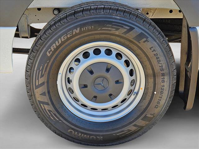 Used 2025 Mercedes-Benz Sprinter 2500 image 10
