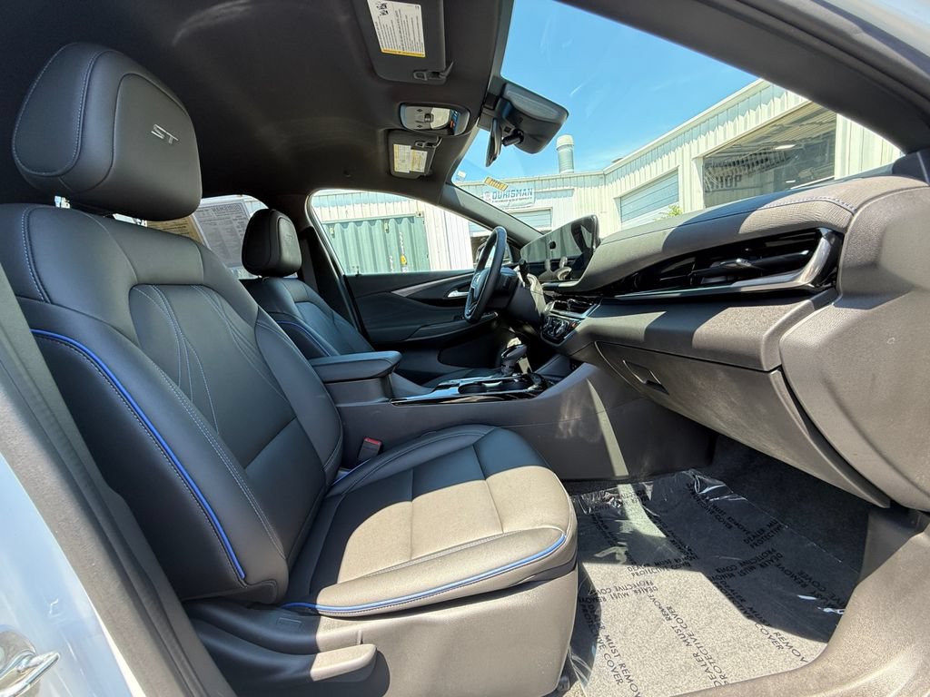 Used 2024 Buick Envista Sport Touring w/ Convenience I Package FWD image 24